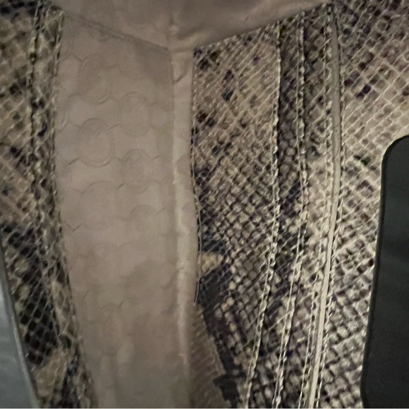 Micheal Kors skinny clutch - Picture 5 of 5